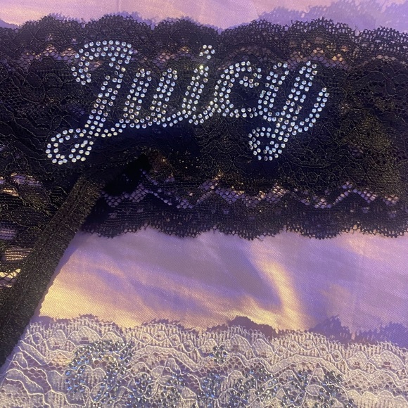 JUICY COUTURE BLING THONGS - Picture 2 of 6